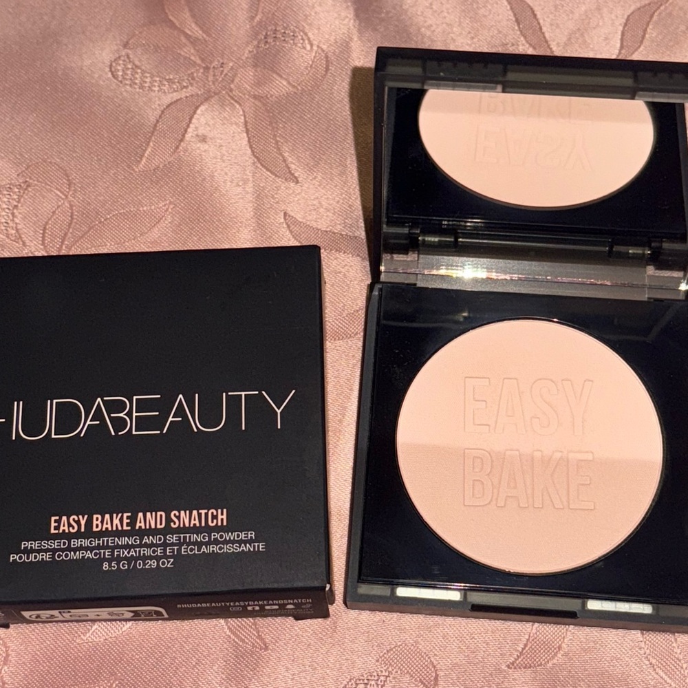 HUDA BEAUTY Easy Bake and Snatch Setting Powder - Cherry blossom